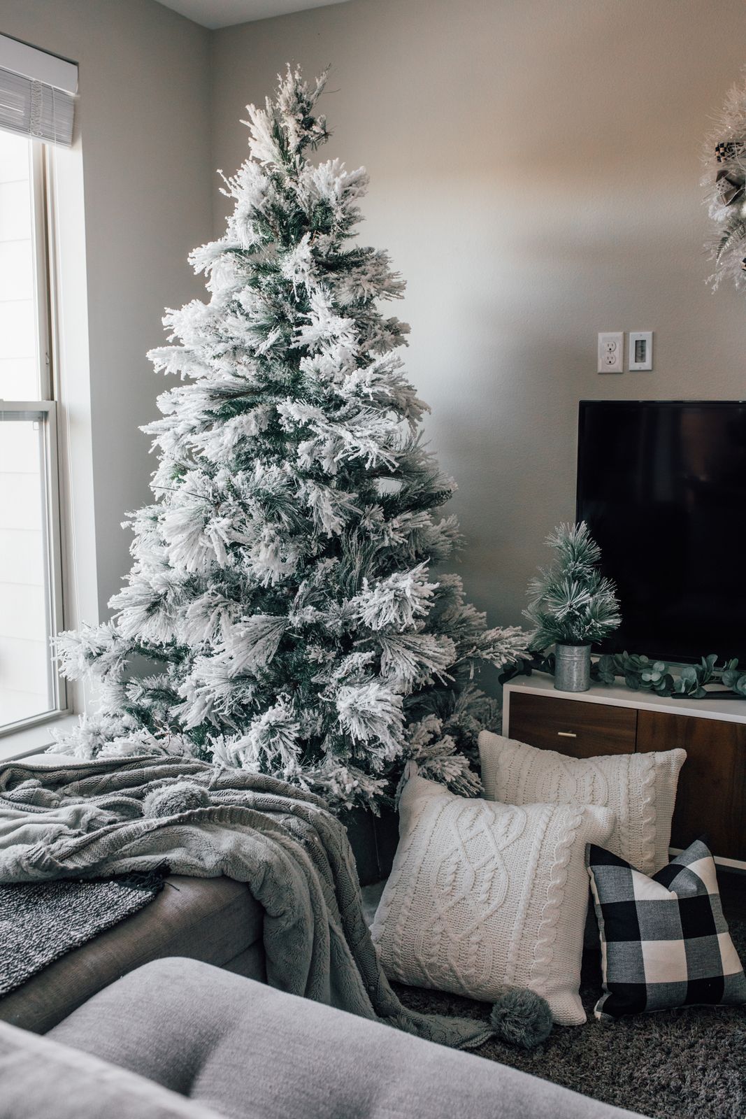 Tree Placed In Corner Near Window Modern Living Room with Densely Flocked Christmas Tree Tree Placed In Corner Near Window Modern Living Room with Densely Flocked Christmas Tree — Flocked Christmas Tree Decor
