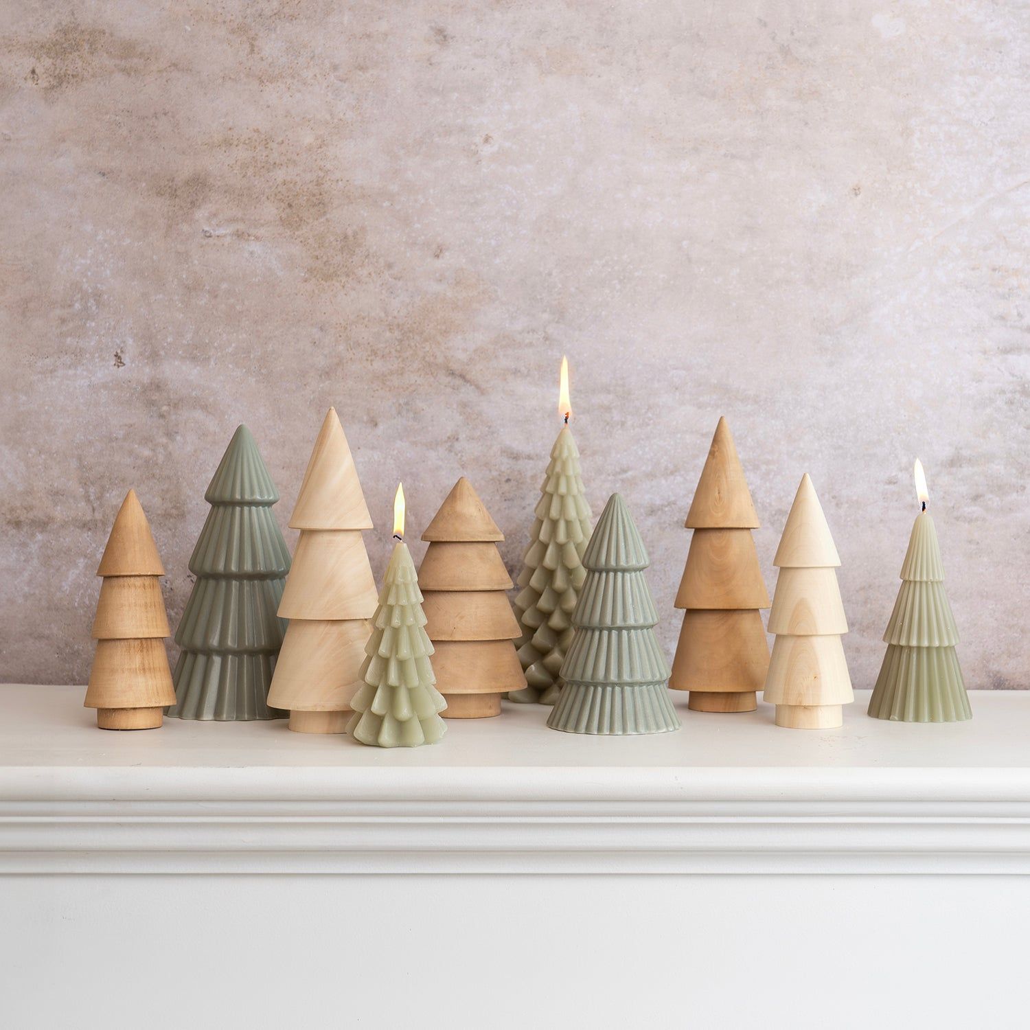 Minimalist Christmas Mantel Styling Variation Minimalist Christmas Mantel Styling Variation — Christmas Mantel Decor