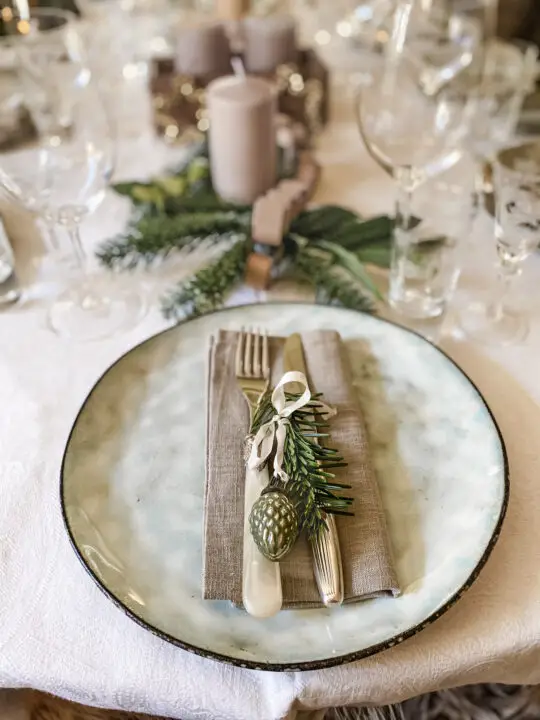 Scandinavian Style Place Setting with Textured Plate Scandinavian Style Place Setting with Textured Plate — Elegant Christmas Table Setting