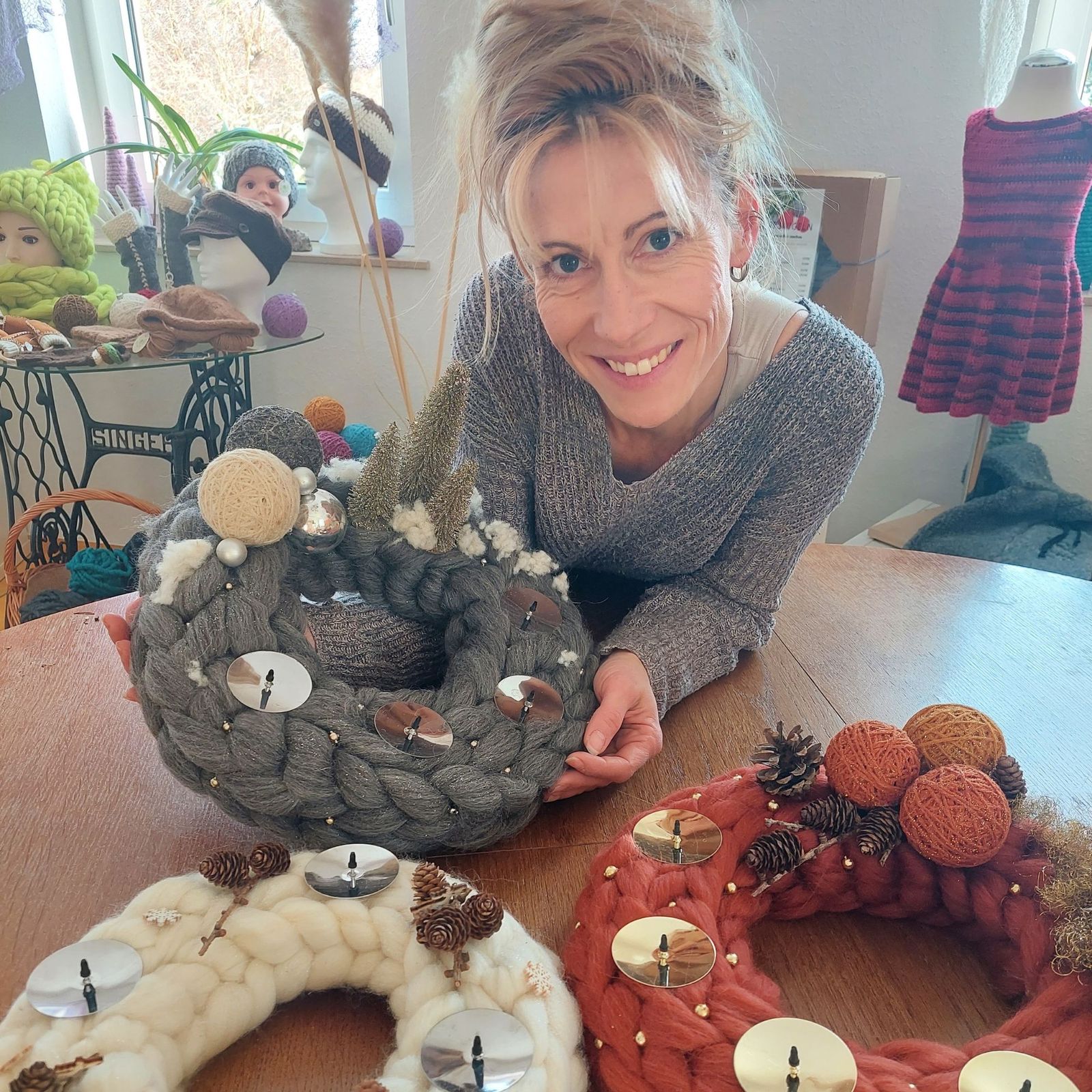 Cozy DIY Wool Wreaths with Candles — DIY Christmas Decor