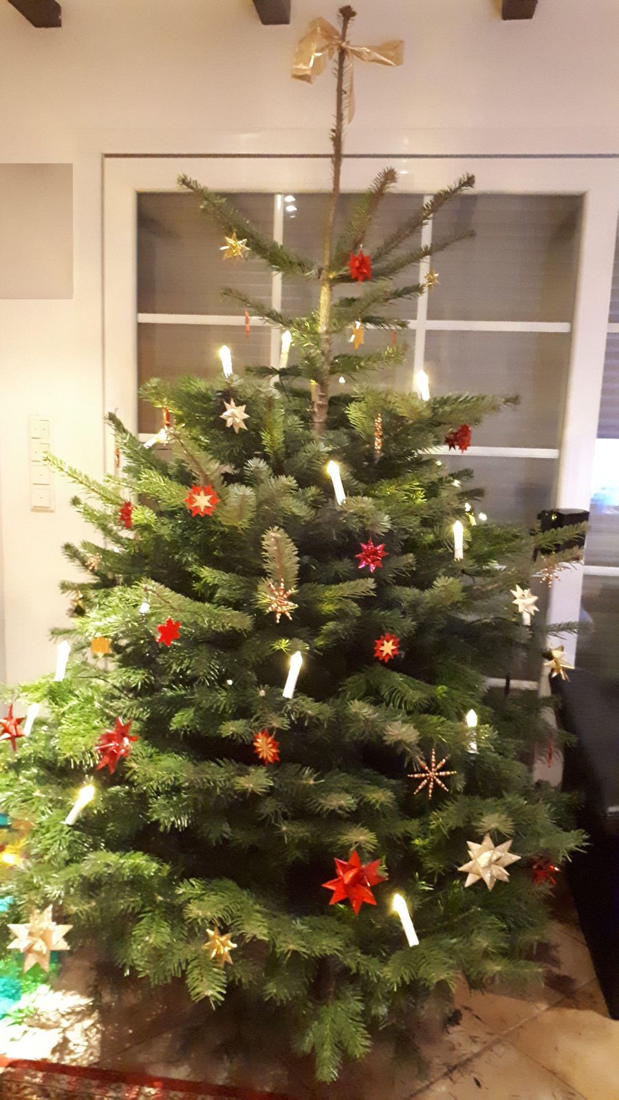 Traditional Real Christmas Tree with Candle Lights — Christmas Tree Decorating