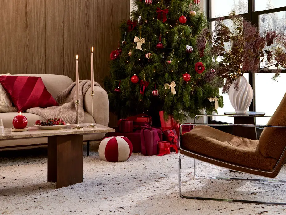 Cozy Living Room with a Central Christmas Tree — Christmas Wall Decor
