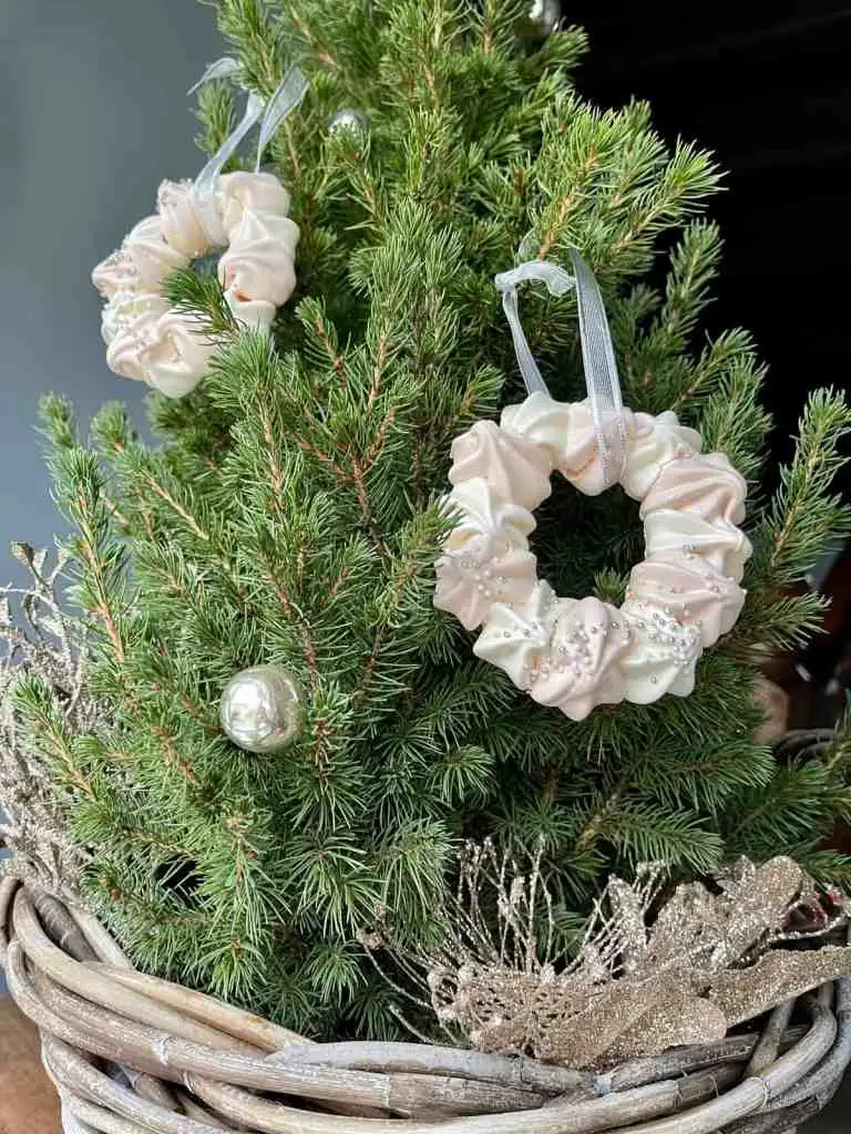 Small Christmas Tree with Meringue Wreath Ornaments — Neutral Christmas Tree