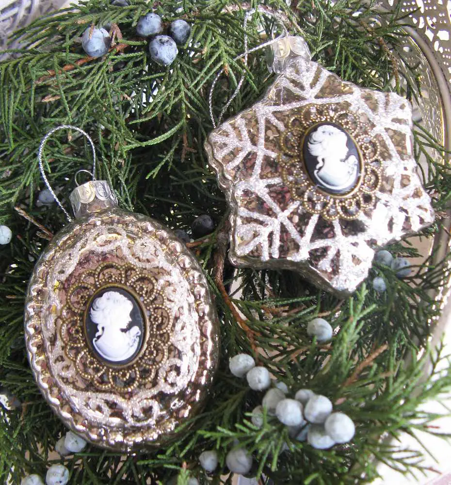 Cameo Portrait Ornaments in Juniper Branches Cameo Portrait Ornaments in Juniper Branches — Vintage Christmas Ornaments