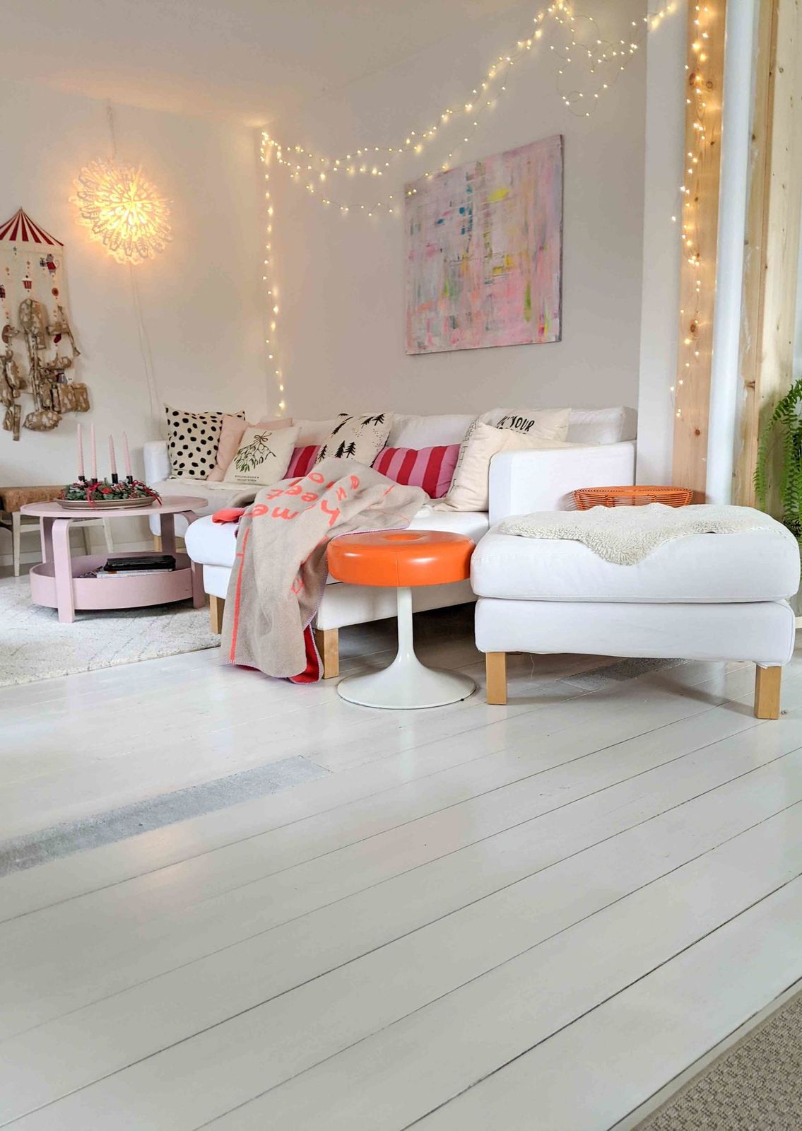 Eclectic Living Room Illuminated by Extensive Fairy Light Installation Eclectic Living Room Illuminated by Extensive Fairy Light Installation — Christmas Fairy Lights Living Room