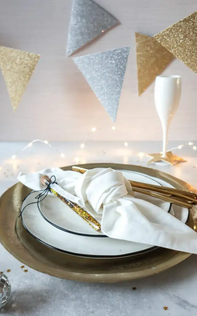 Gold Charger Plate and 'New Year' Tag Place Setting Gold Charger Plate and 'New Year' Tag Place Setting — New Years Eve Party Decor