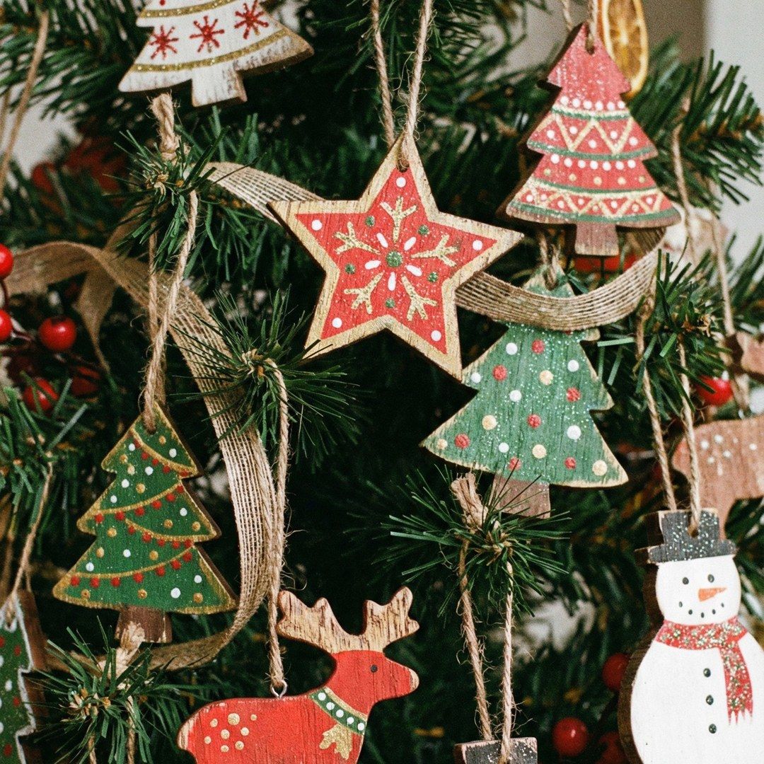 Handmade Wooden Ornaments for a Rustic Christmas Tree Handmade Wooden Ornaments for a Rustic Christmas Tree — Christmas Party Decor