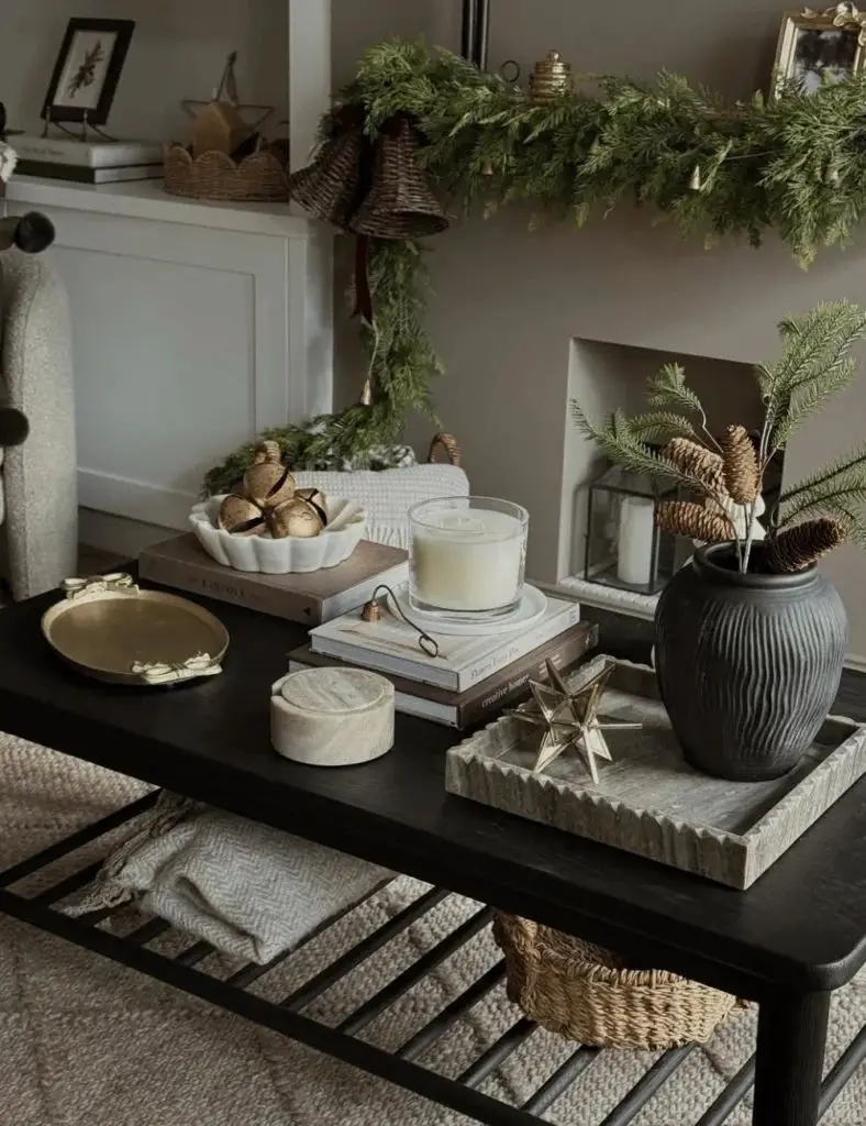 Modern Black Coffee Table with Star and Pine Branches Modern Black Coffee Table with Star and Pine Branches — Christmas Coffee Table Decor