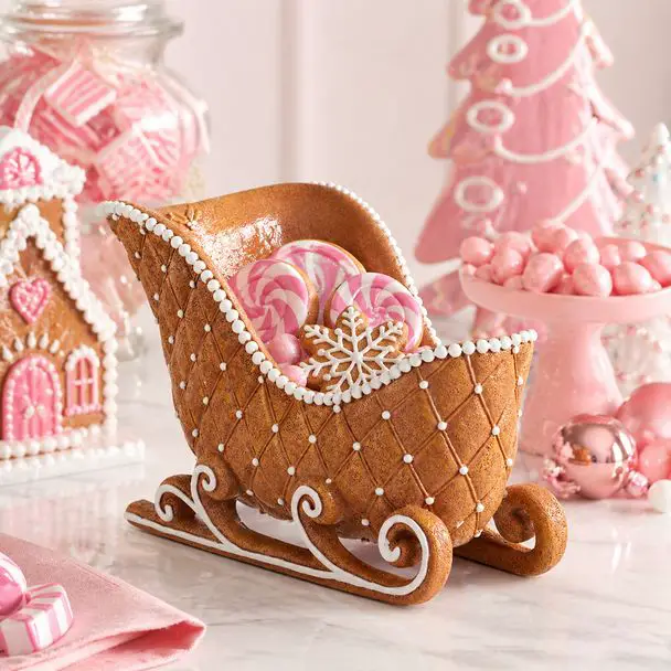 Festive Gingerbread Sleigh Filled with Candies Festive Gingerbread Sleigh Filled with Candies — Gingerbread Christmas Decor