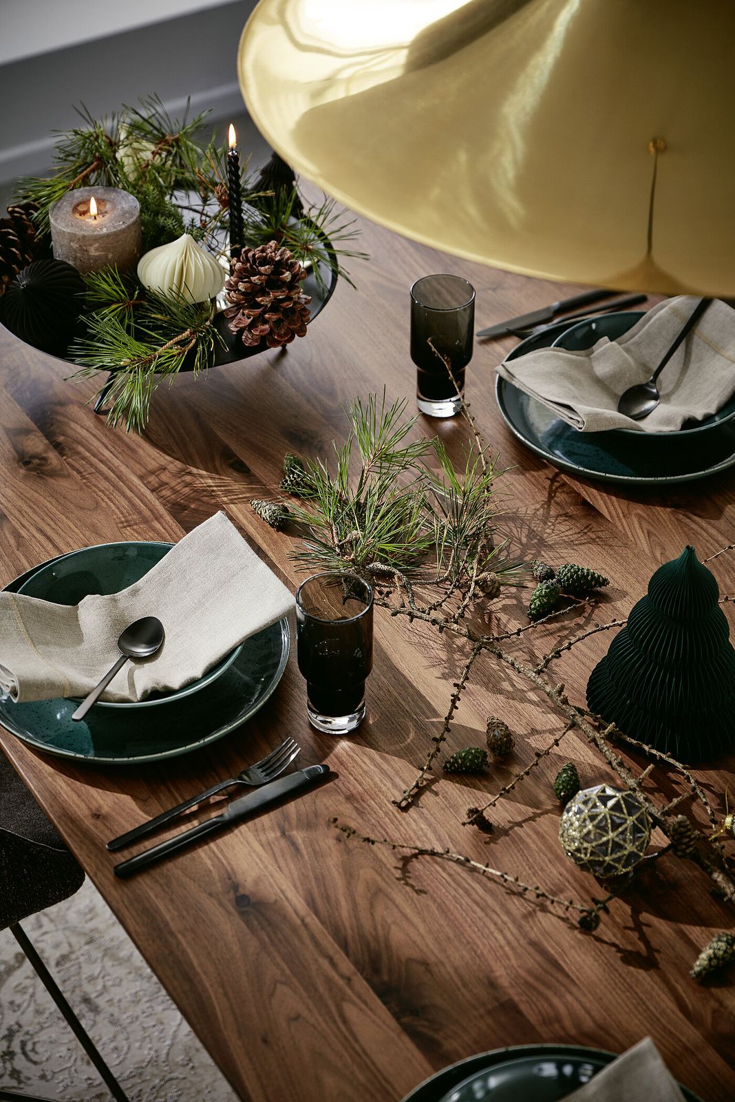 Modern Dark Green Table Setting with Minimalist Tree — Christmas Table Setting