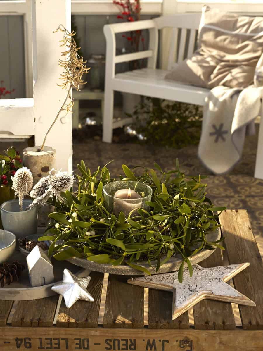 Feature a Mistletoe Wreath Centerpiece with Candle Feature a Mistletoe Wreath Centerpiece with Candle — Winter Home Decor