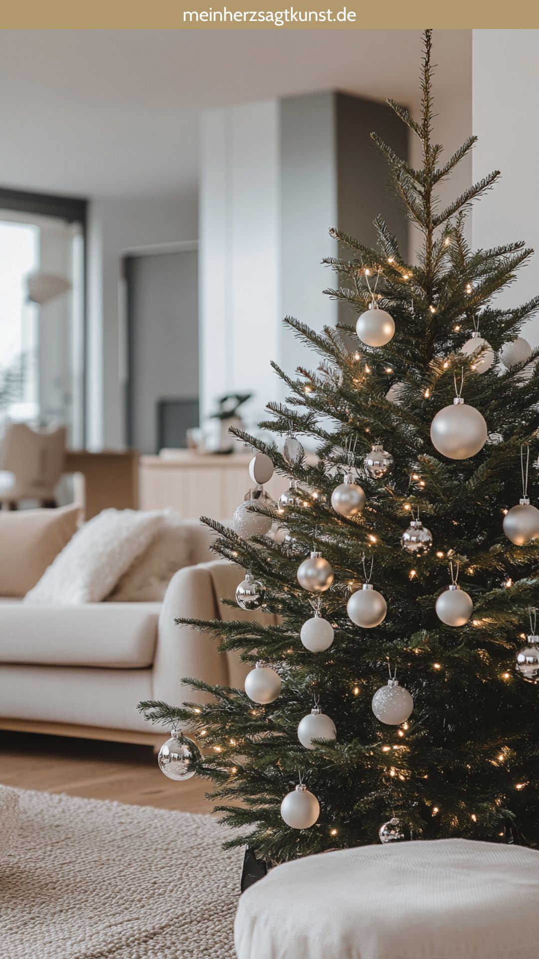 Real Christmas Tree with Neutral White and Silver Ornaments — Neutral Christmas Tree