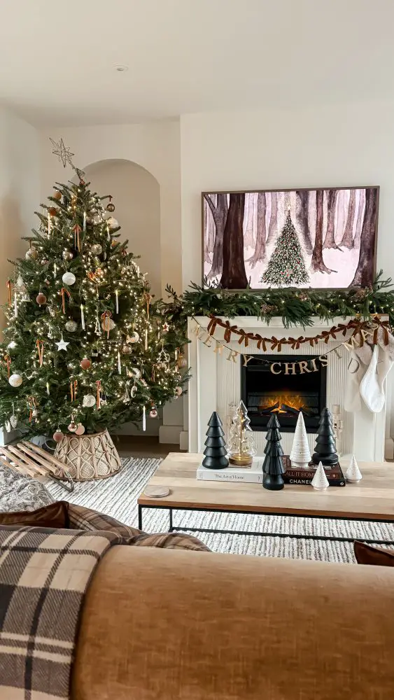 Wide Room Shot Cozy Modern Living Room with Fireplace and Tree Decor — Modern Christmas Decor