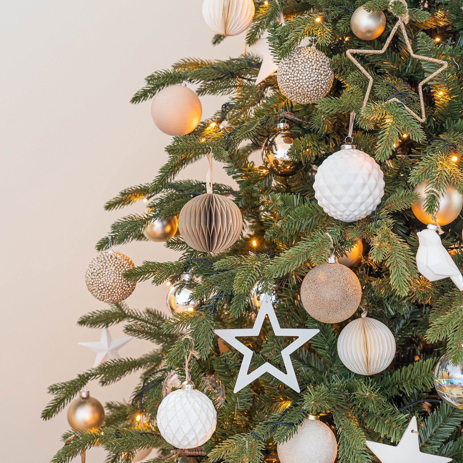 Elegant Christmas Tree with Textured Gold and White Ornaments — Christmas Tree Trends 2026