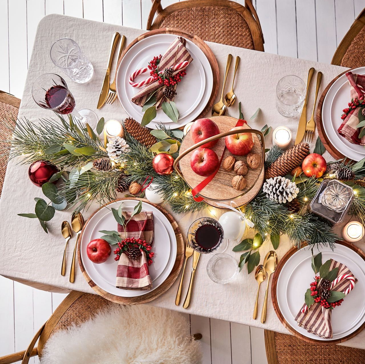 Modern Farmhouse Table Runner Centerpiece with Natural Materials Modern Farmhouse Table Runner Centerpiece with Natural Materials — Christmas Centerpiece