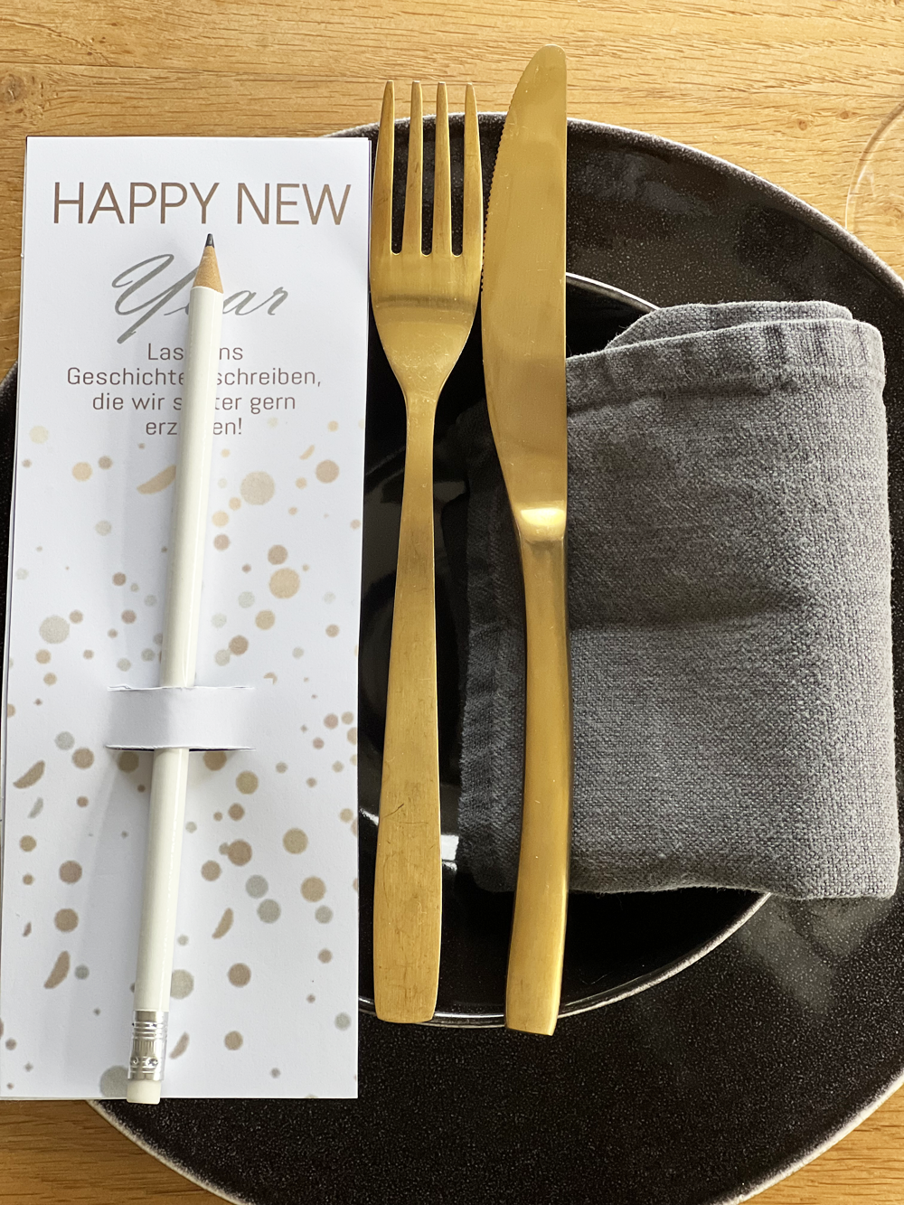 Interactive 'Happy New Year' Card and Wishes Station Interactive 'Happy New Year' Card and Wishes Station — New Years Eve Date Night at Home