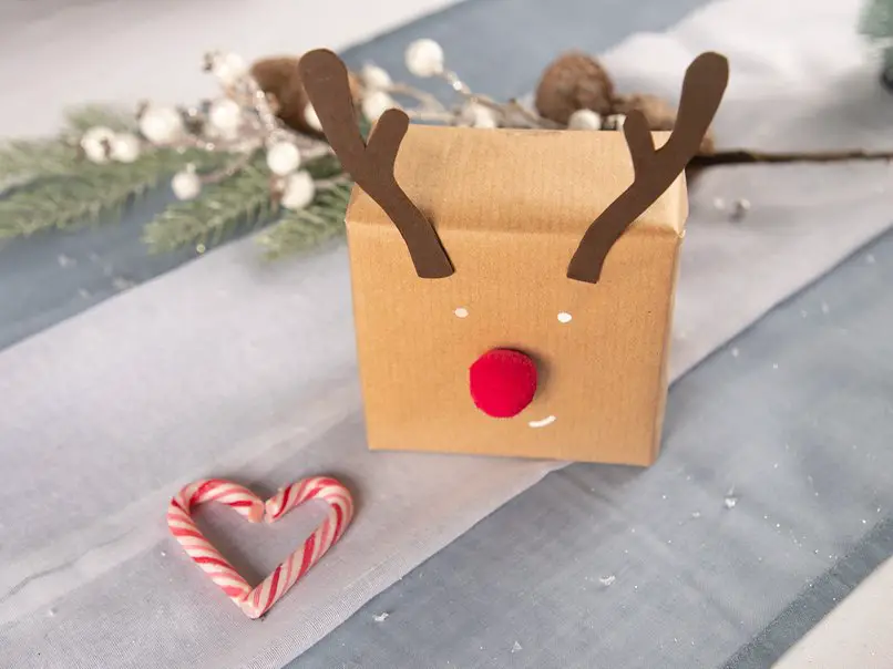 Reindeer Gift Bag with Candy Cane Heart — Christmas Crafts for Kids