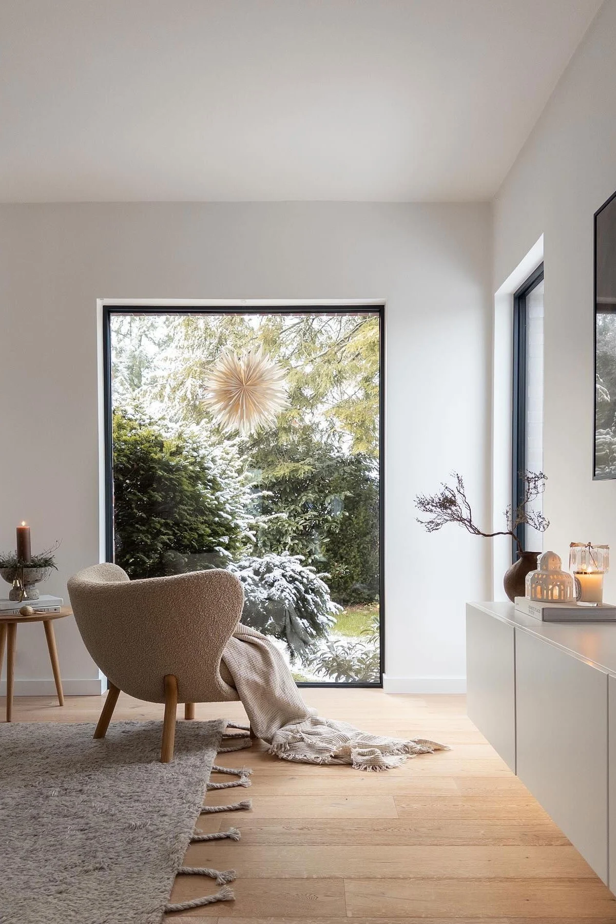 Modern Living Room with a Large Window and Star Decoration — Christmas Living Room Decor