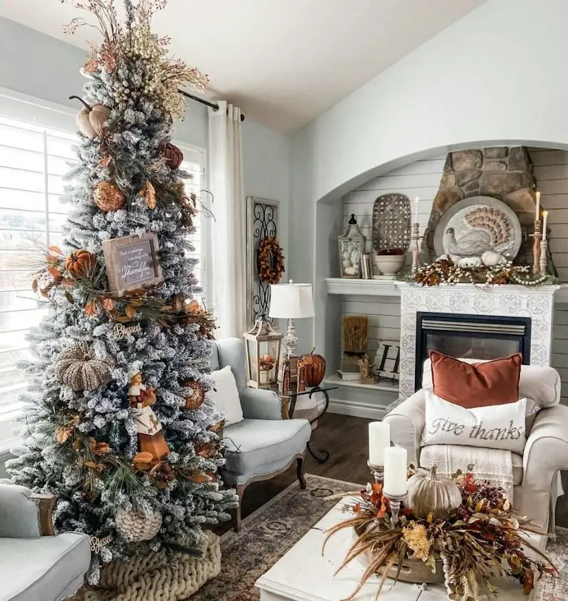 Farmhouse Flocked Tree with Thanksgiving-Themed Decor Farmhouse Flocked Tree with Thanksgiving-Themed Decor — Flocked Christmas Tree Decor