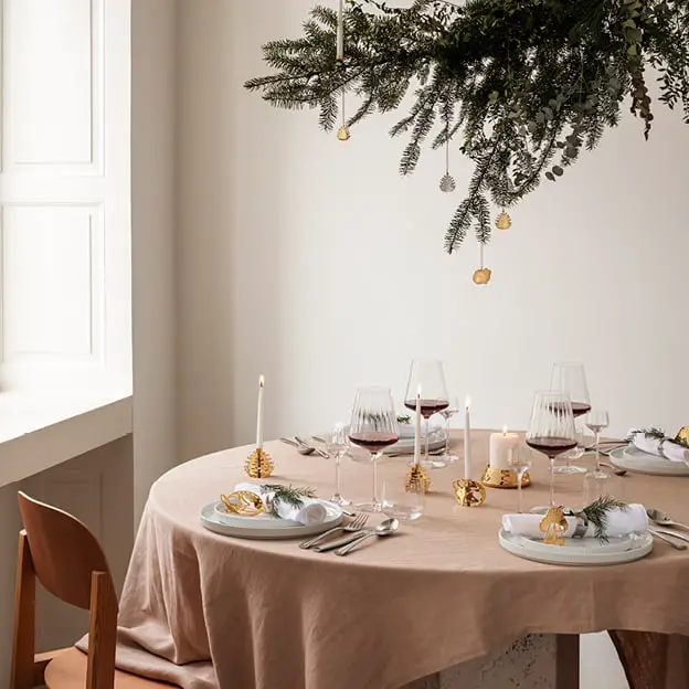 Minimalist Luxury with Neutral Tones and Greenery Minimalist Luxury with Neutral Tones and Greenery — Elegant Christmas Table Setting