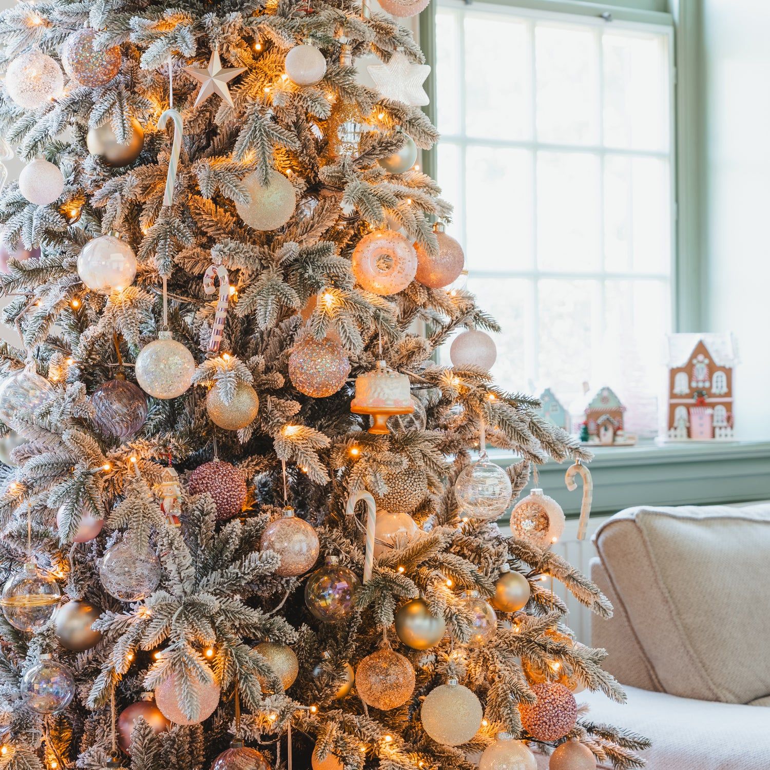 Flocked Christmas Tree with Delicate Pink and Gold Ornaments — Pink and Gold Christmas Tree