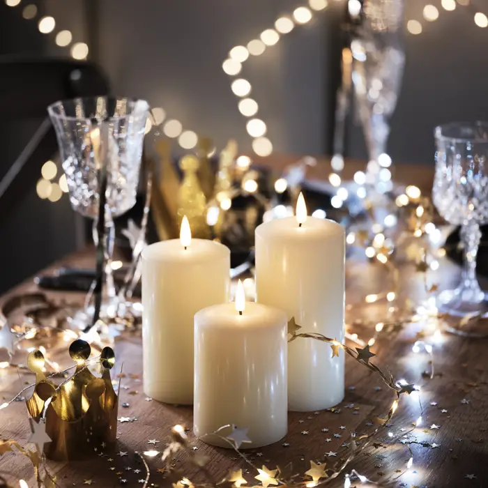 Cozy Candlelight with Gold Star Garlands and Crowns — Gold New Years Eve Decor