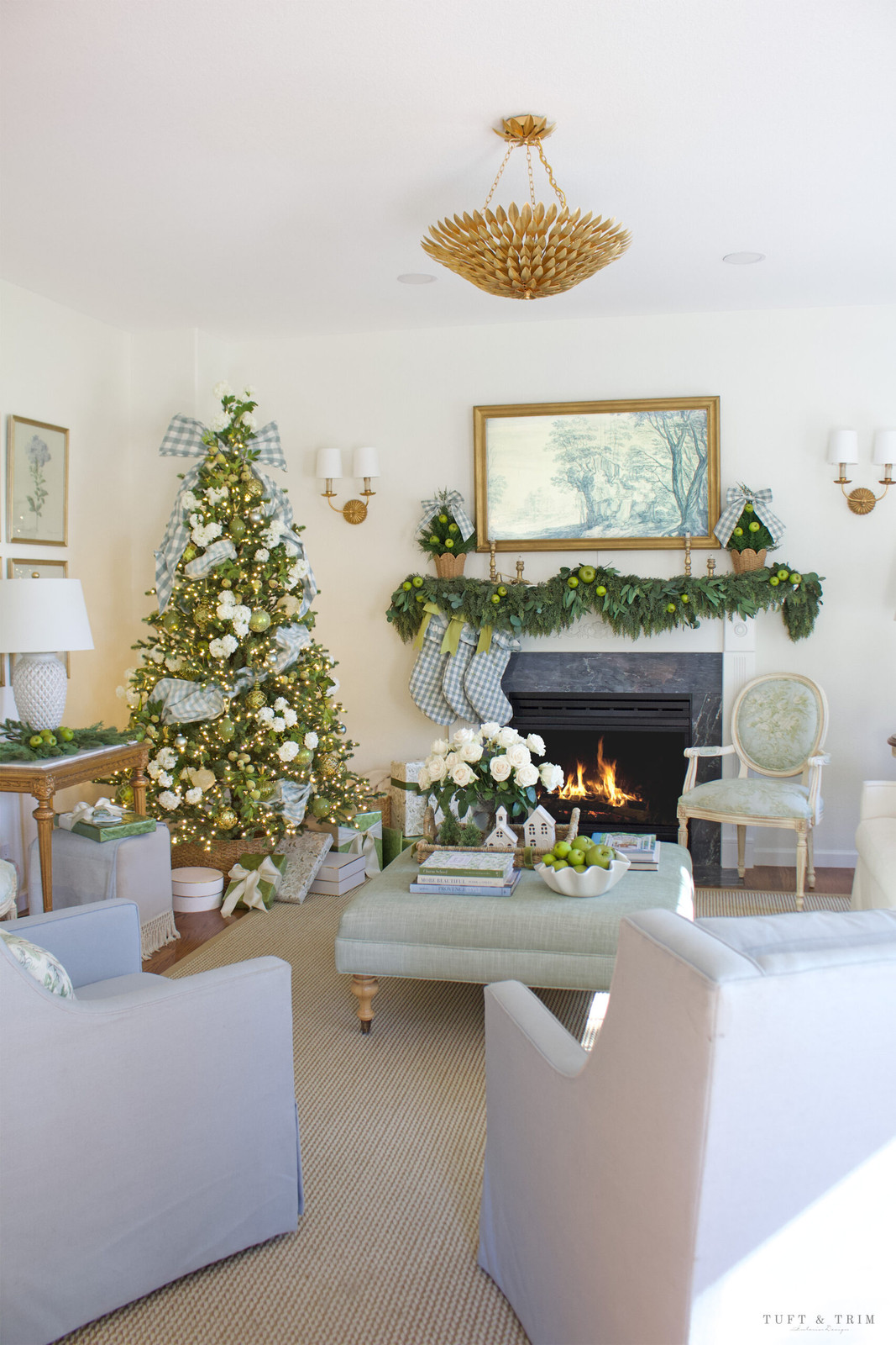 Unique Blue and Green Themed Christmas Tree with Gingham Ribbon — Elegant Christmas Tree