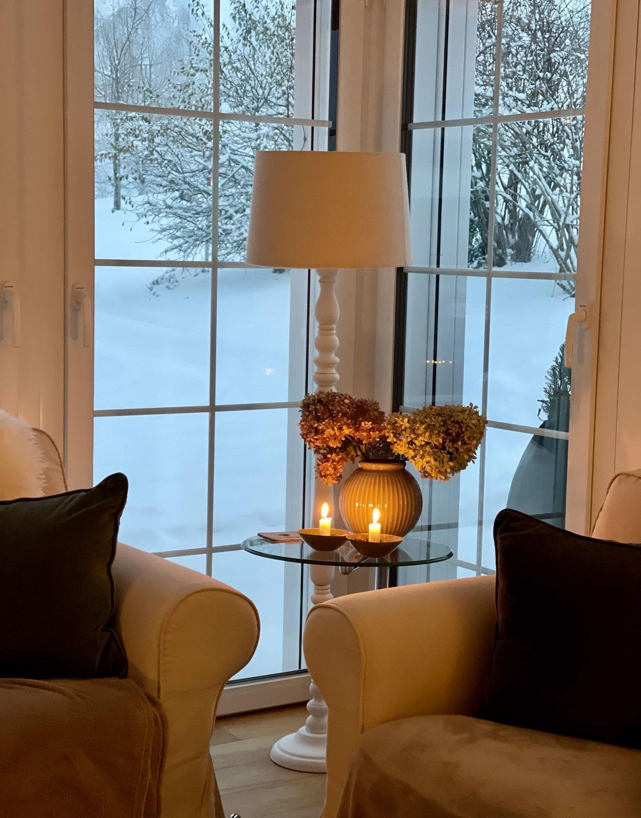 Style a Cozy Living Room Corner with Dried Florals Style a Cozy Living Room Corner with Dried Florals — Winter Home Decor