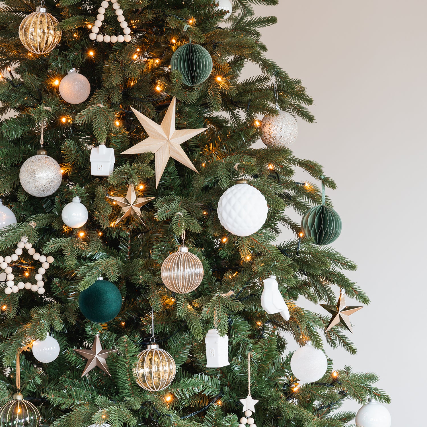 Modern Christmas Tree with Taupe Star Ornaments — Ornament Christmas Tree