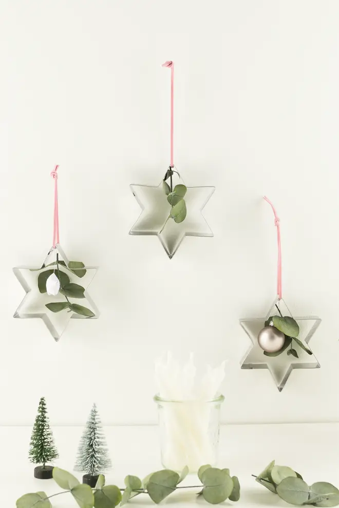 Repurposed Star Cookie Cutter Ornaments — DIY Christmas Ornaments