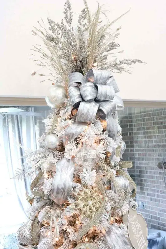 Frosted Christmas Tree with Silver Bow and Snowflake Ornaments — Elegant Christmas Tree