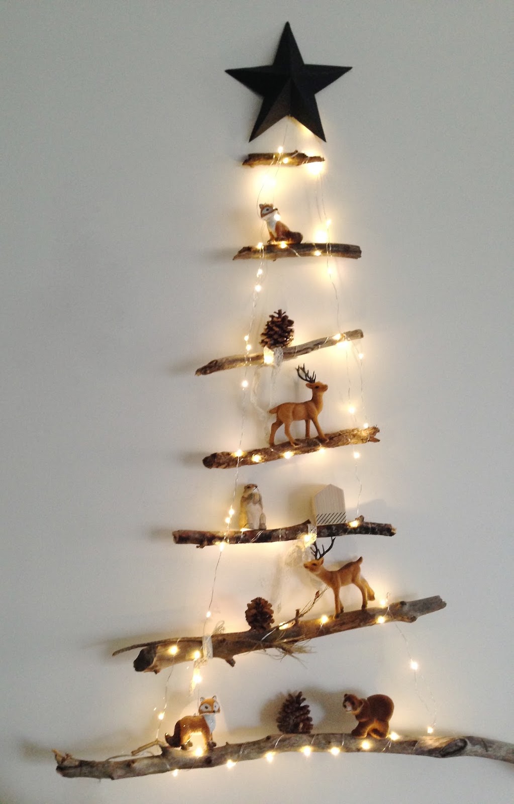 Space-Saving Horizontal Branch Tree — Alternative Christmas Trees