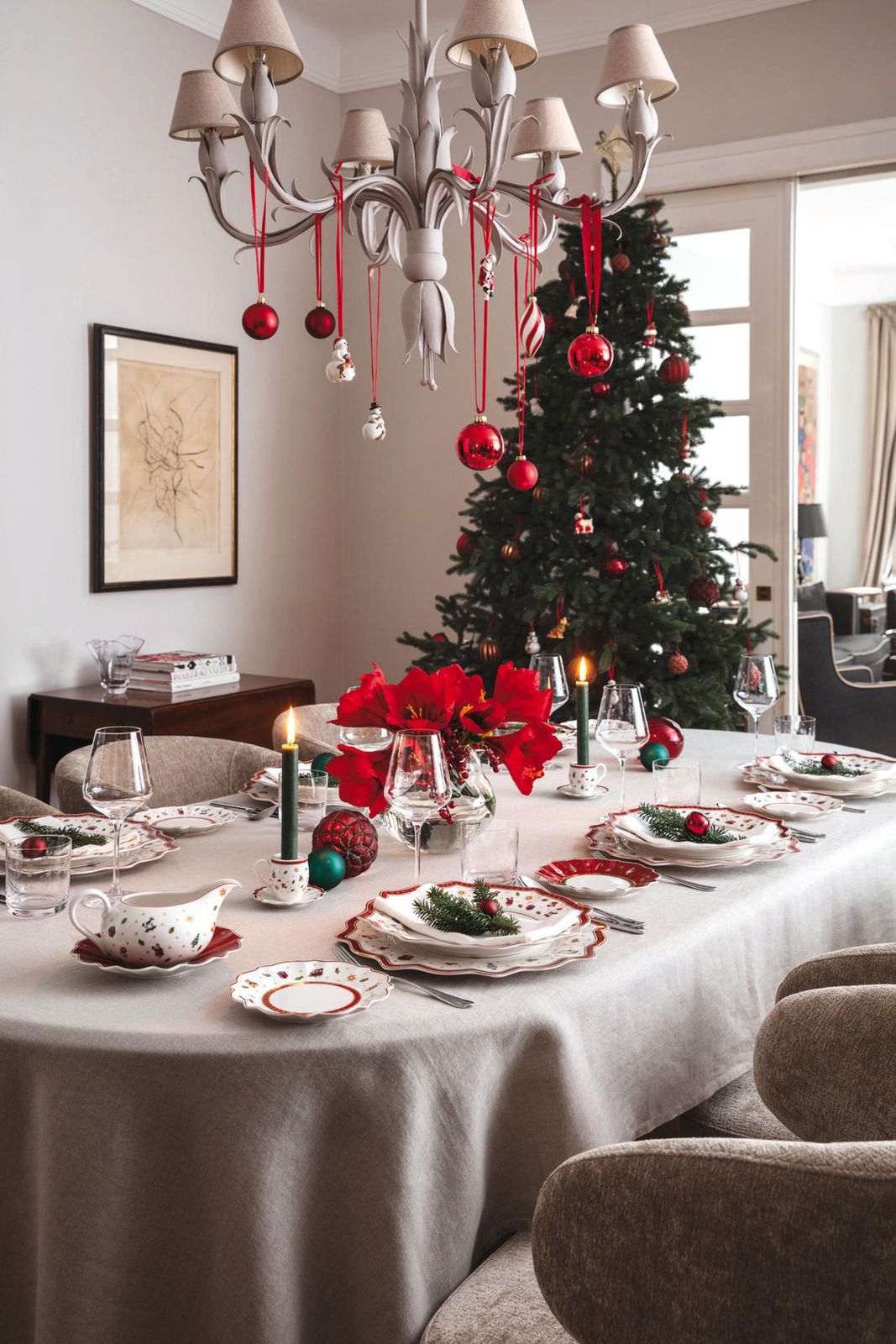 Classic Dining Room Chandelier Decorated with Christmas Ornaments — Christmas Dining Room Decor