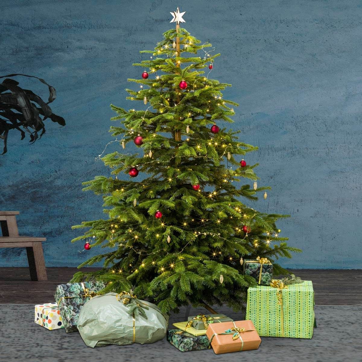 Traditional Christmas Tree with Red Ornaments and Wrapped Gifts Traditional Christmas Tree with Red Ornaments and Wrapped Gifts — Red and Green Christmas Tree