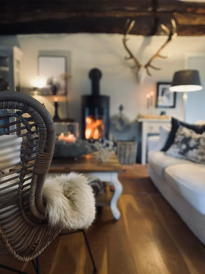 Antler Decor Highlights Cozy Farmhouse Living Room Mantel — Farmhouse Christmas Mantel