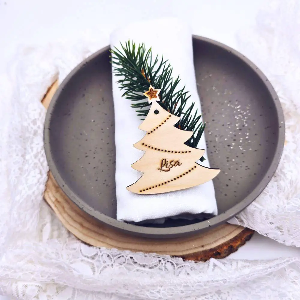 Rustic Wooden Christmas Tree Place Card with Lace — Christmas Place Cards