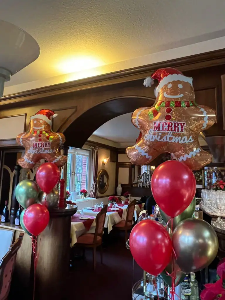 Playful Christmas Party with Gingerbread Man Balloons Playful Christmas Party with Gingerbread Man Balloons — Christmas Party Decor