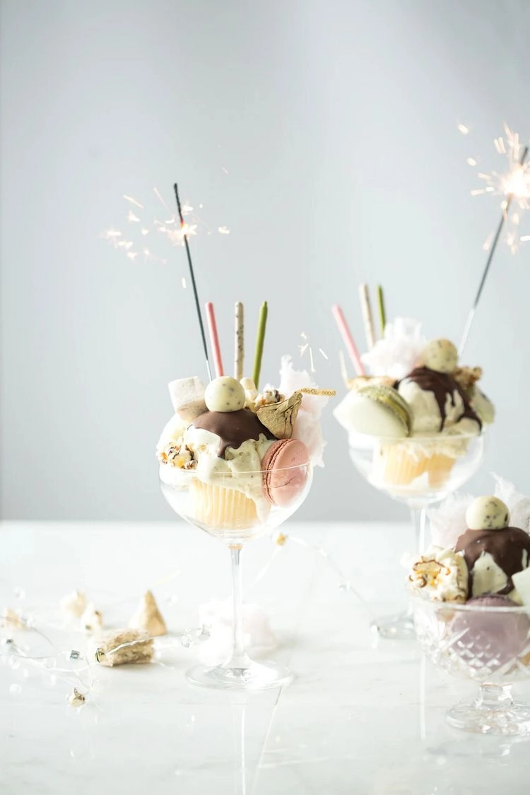 Individual Desserts with Sparklers and Macarons — New Years Eve Dessert Table