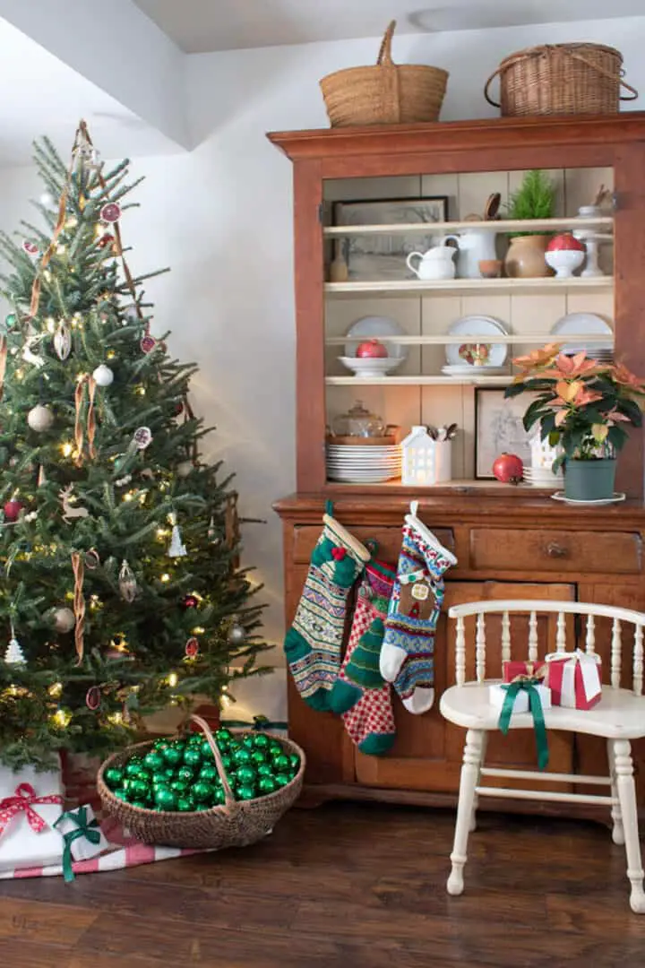Cozy Vintage Christmas Tree and Wooden Hutch Display — Vintage Christmas Decor