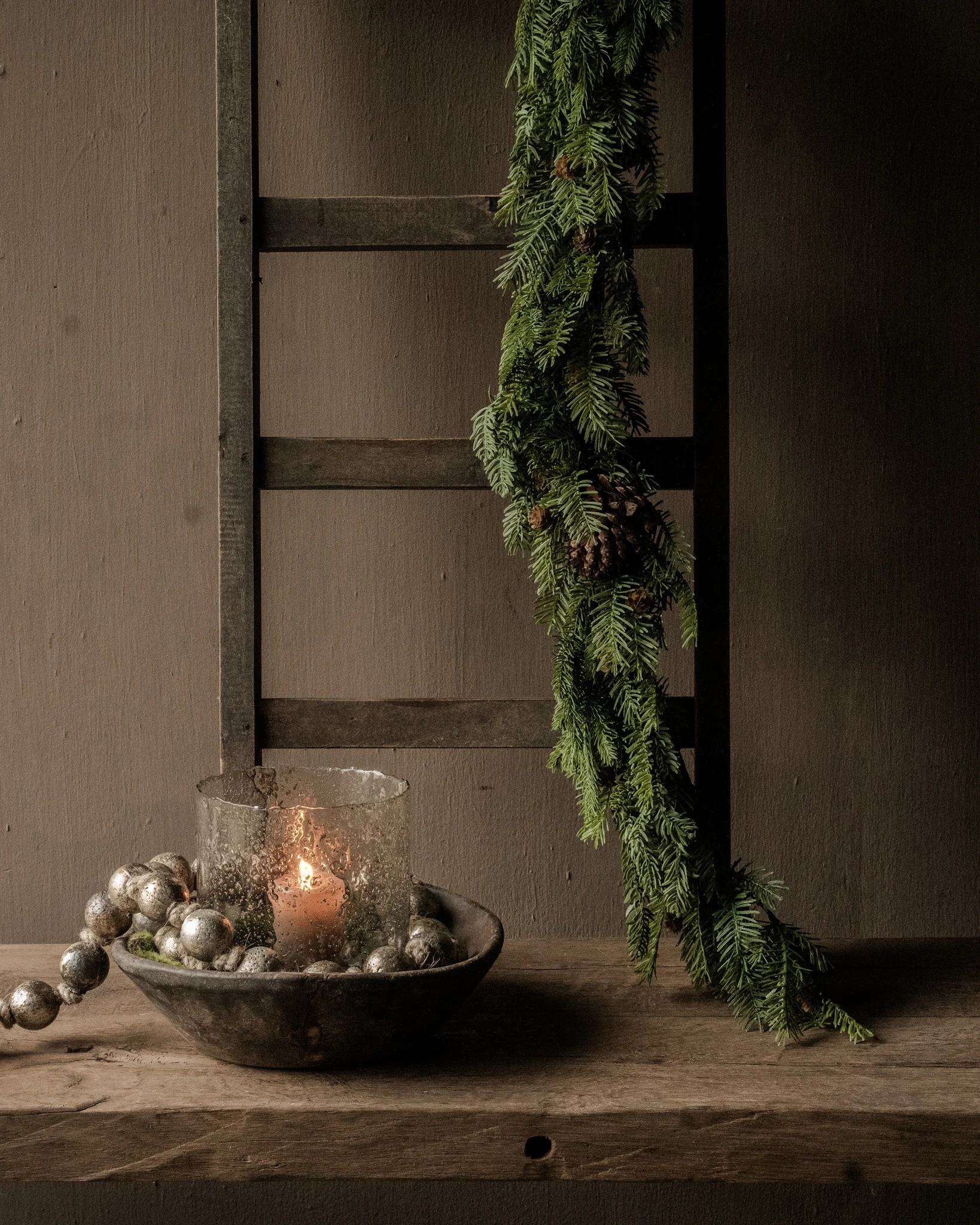 Vertical Evergreen Garland with Candle and Metallic Beads — Christmas Garland
