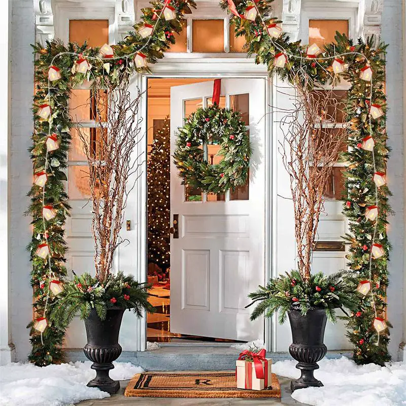 Porch Door Frame with House-Shaped String Lights Porch Door Frame with House-Shaped String Lights — Christmas Door Frame Lights