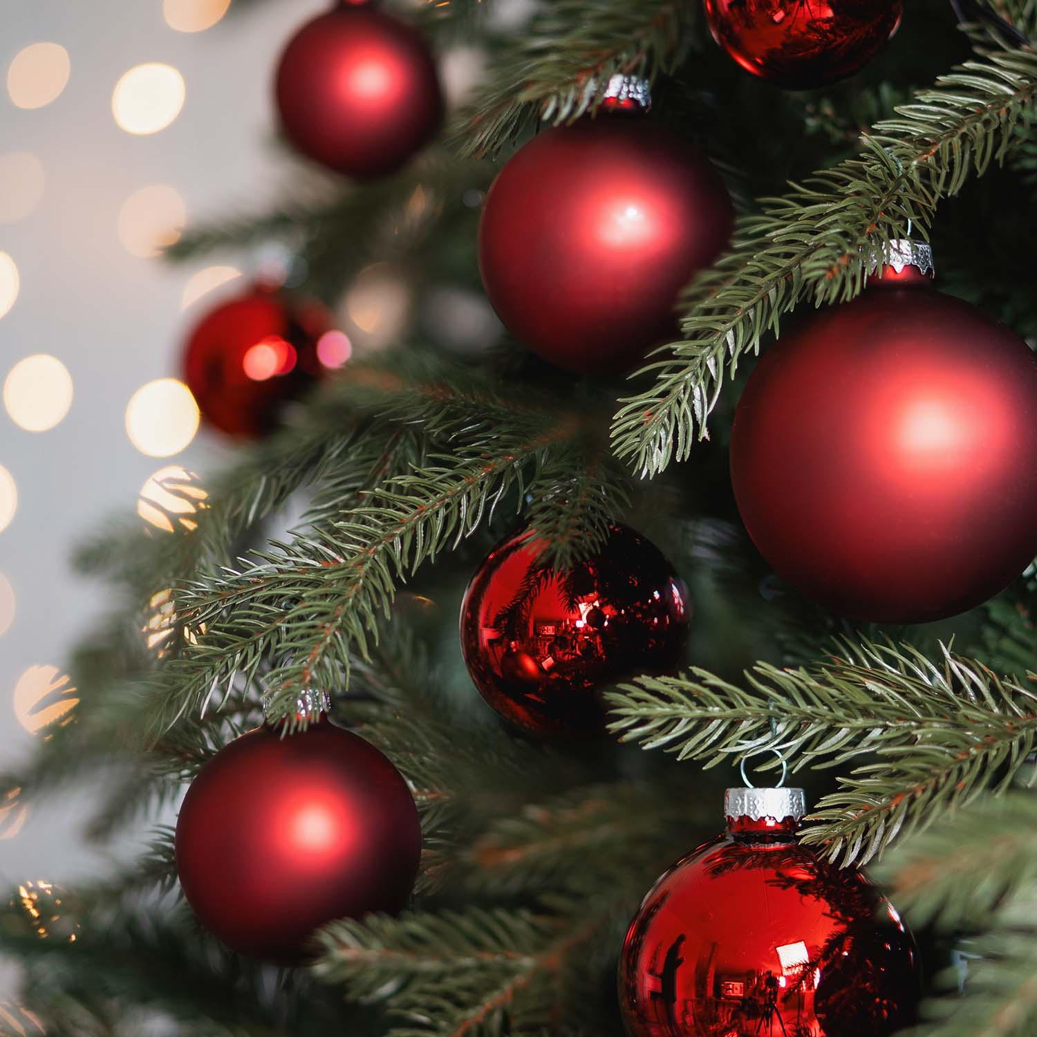Modern Collection of Red Glass Baubles with Gold Accents Modern Collection of Red Glass Baubles with Gold Accents — Red and Gold Christmas Tree