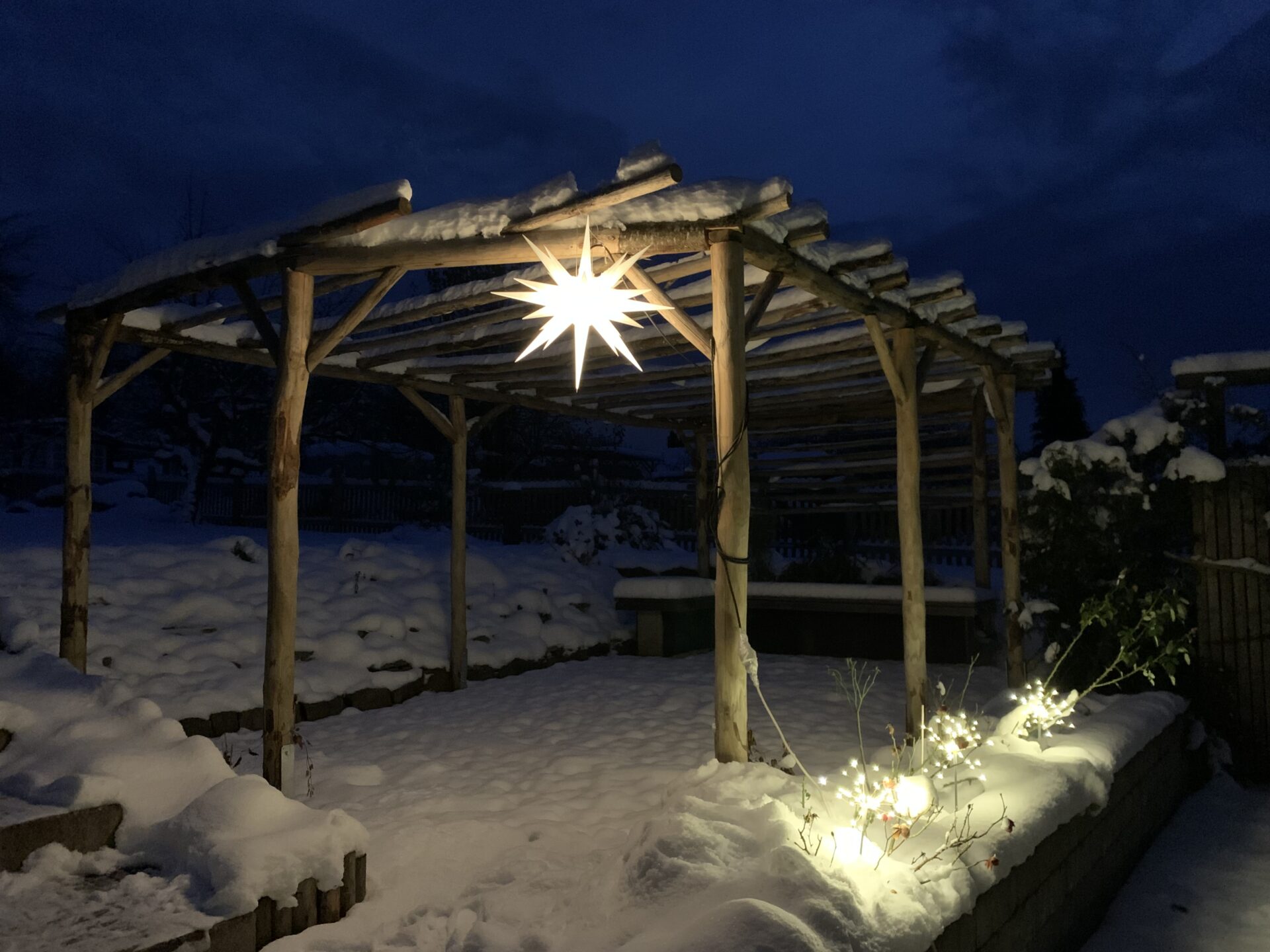 Drape a Snowy Pergola with a Glowing Star Lantern Drape a Snowy Pergola with a Glowing Star Lantern — Simple Christmas Outdoor Decor