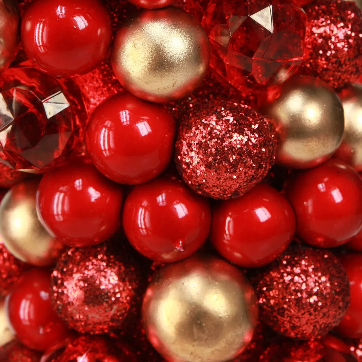 Vibrant Collection of Red and Gold Christmas Ornaments Vibrant Collection of Red and Gold Christmas Ornaments — Red and Gold Christmas Tree