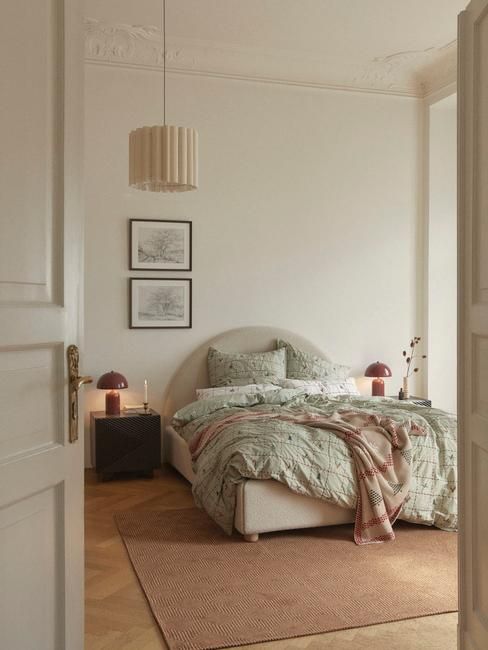 Modern Minimalist Bedroom with Green Patterned Bedding and Natural Light Modern Minimalist Bedroom with Green Patterned Bedding and Natural Light — Cozy Christmas Decor