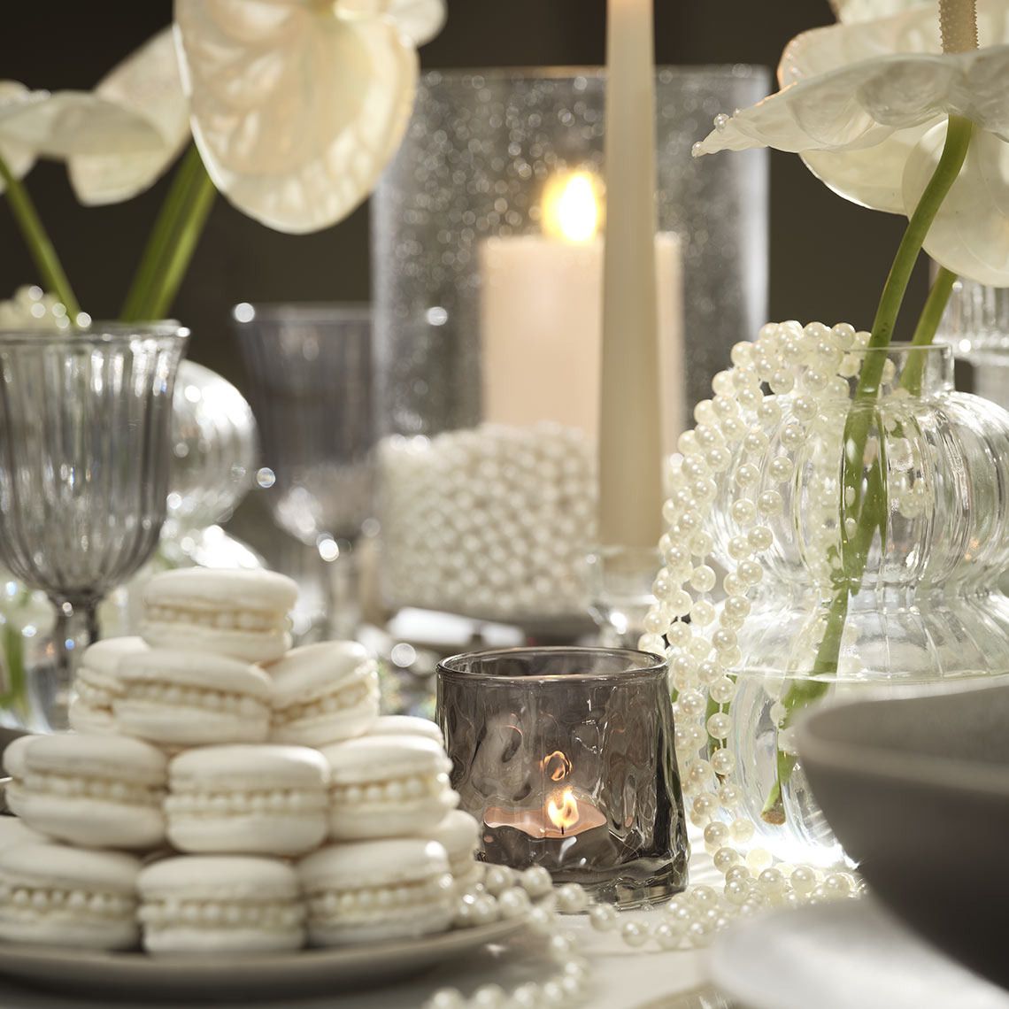 Sophisticated Table Setting with Macarons and Pearls Sophisticated Table Setting with Macarons and Pearls — New Years Eve Party Decor