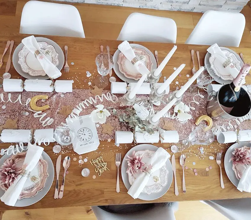 Elegant Rose Gold and Pink Table Setting Elegant Rose Gold and Pink Table Setting — New Years Eve Party Decor