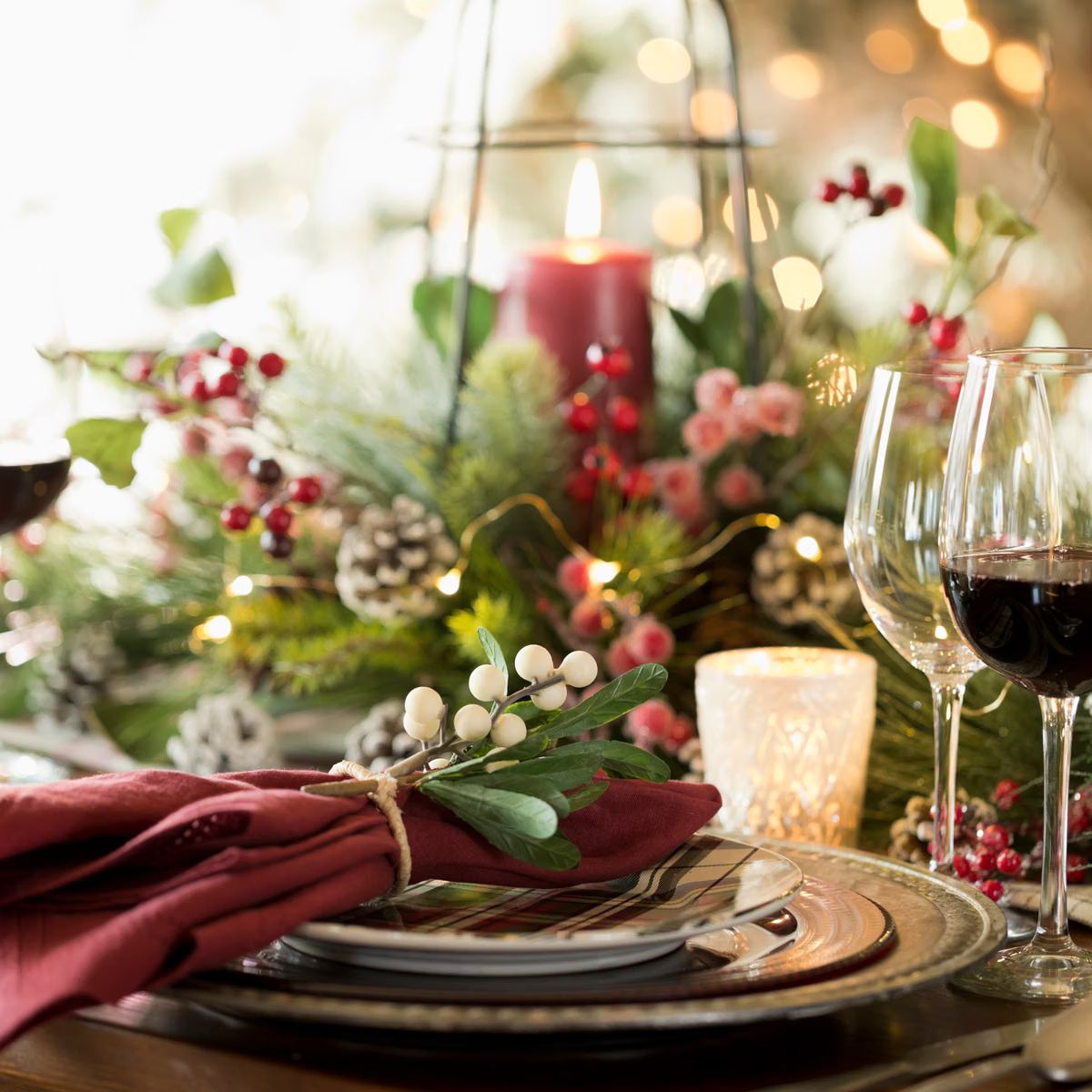 Traditional Table Setting with Plaid Charger and Festive Centerpiece Traditional Table Setting with Plaid Charger and Festive Centerpiece — Christmas Party Decor