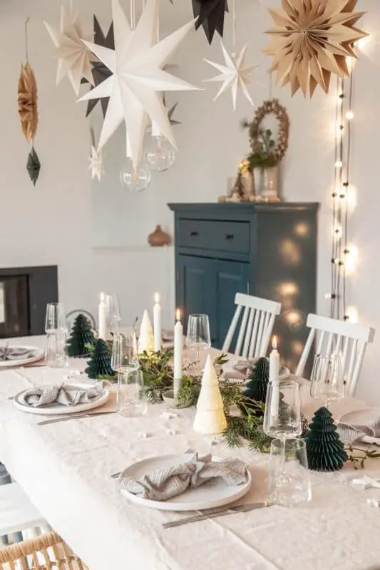 Modern Dining Table with Folded Paper Christmas Trees Modern Dining Table with Folded Paper Christmas Trees — Christmas Party Decor