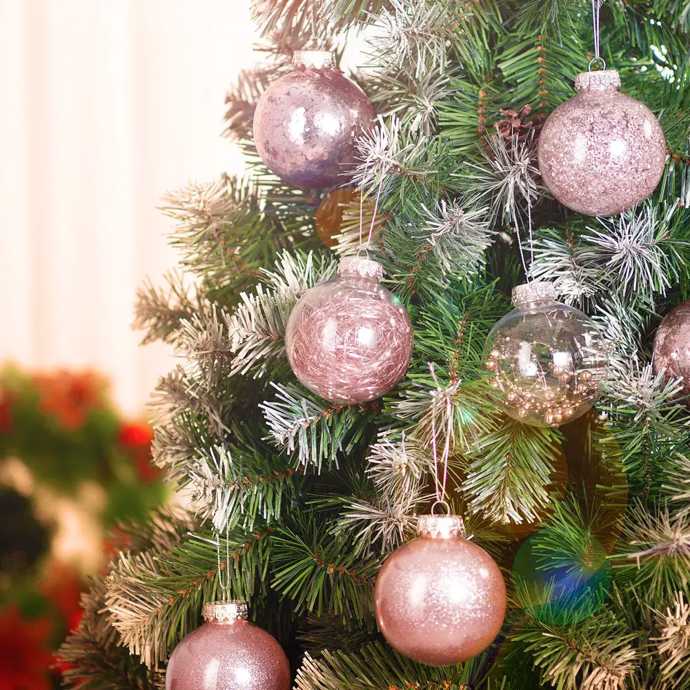 Detail Vignette Elegant Pink and Gold Christmas Tree Ornaments